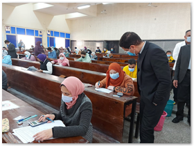 «الجيزاوى» يتفقد الامتحانات بكليات جامعة بنها ويشيد بالإجراءات الإحترازية داخل اللجان