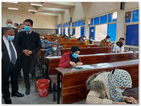 «الجيزاوى» يتفقد الامتحانات بكليات جامعة بنها 